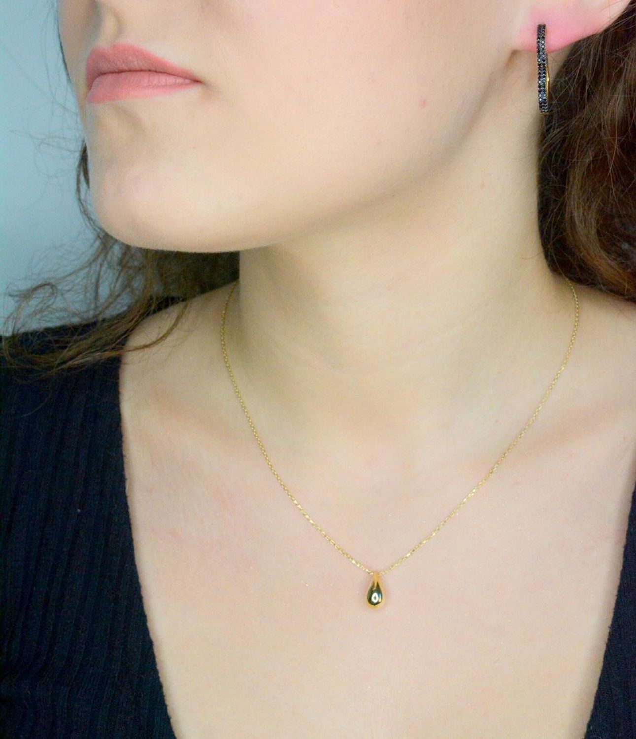 Złoty naszyjnik damski 375 z małą kroplą NA 3577 375 (1).jpg